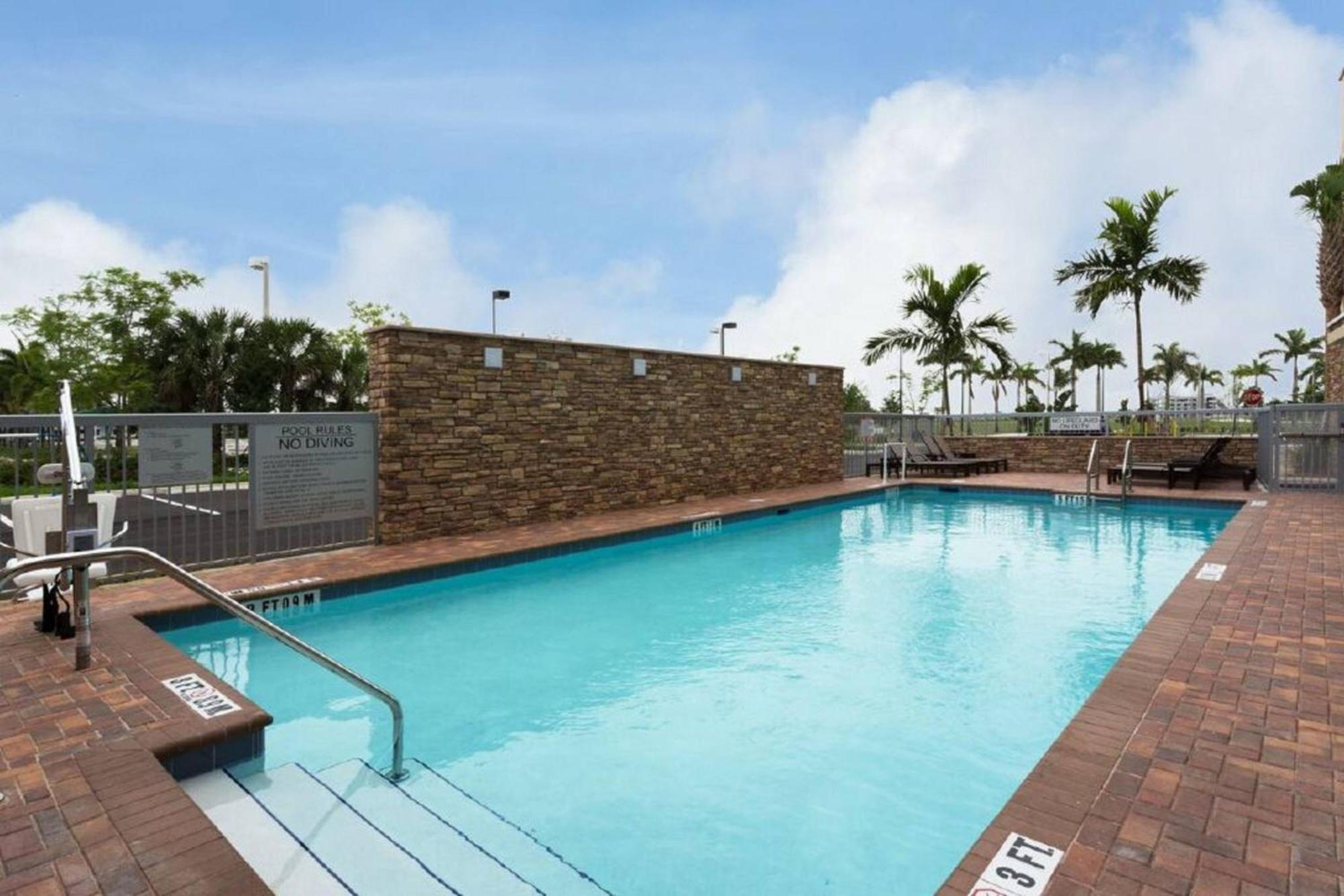 Fairfield Inn & Suites By Marriott Fort Lauderdale Pembroke Pines Buitenkant foto